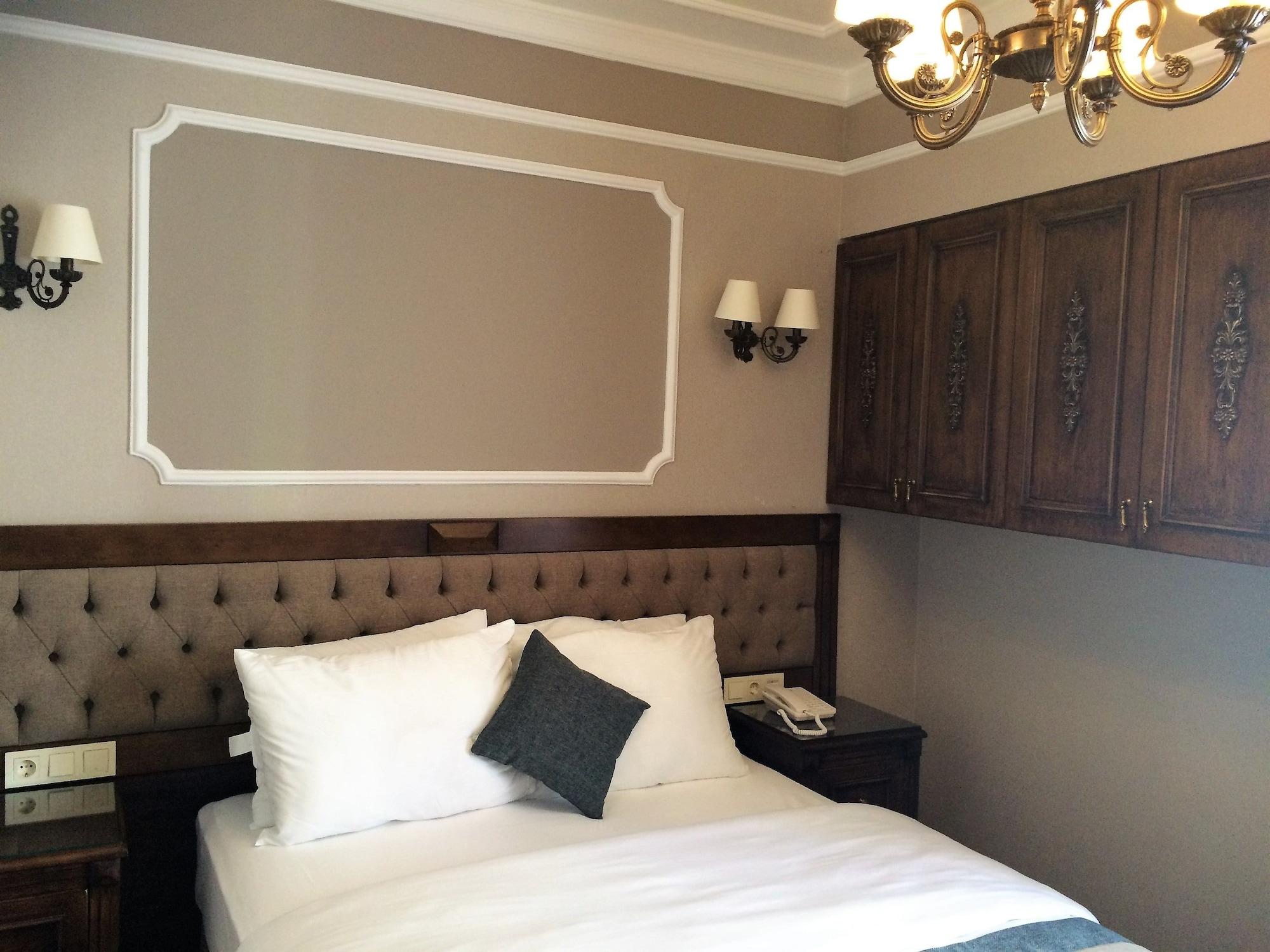Ahmet Efendi Konagi Hotel Истанбул Екстериор снимка A bedroom at the hotel