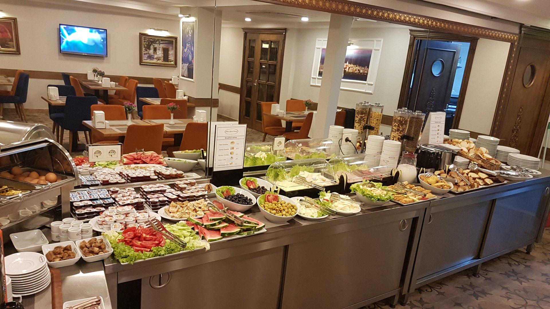 Ahmet Efendi Konagi Hotel Истанбул Екстериор снимка A buffet at a hotel